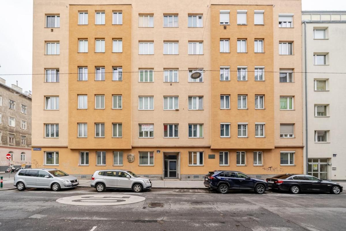 Apartamento 10 Minutes To Centre And Next To Hbf And Easy From Airport